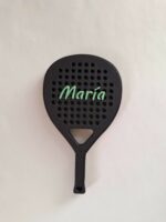 Porte-clés en forme de raquette de padel couleur noir avec prénom Maria en vert