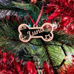 Décoration pour le sapin en bois, forme de os avec prénom