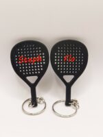 Porte-clés forme raquette de padel couleur noir avec prénoms Steph et Flo en rouge