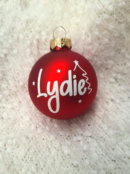 Boule de noël rouge avec prénom et déco en vinyle