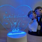 Lampe led gravée - Mains avec coeur et prénoms